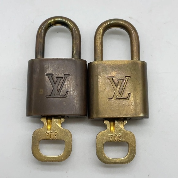 Authentic LOUIS VUITTON Padlock & Key Matchings Sets Gold 20pcs - Picture 4 of 11